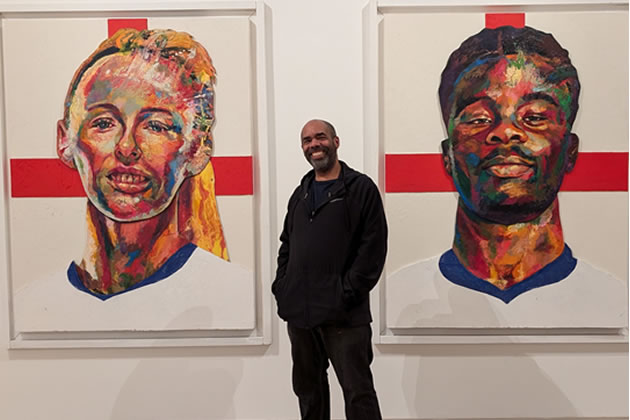 Matt Small with the new portraits of Chloe Kelly and Bukayo Saka 